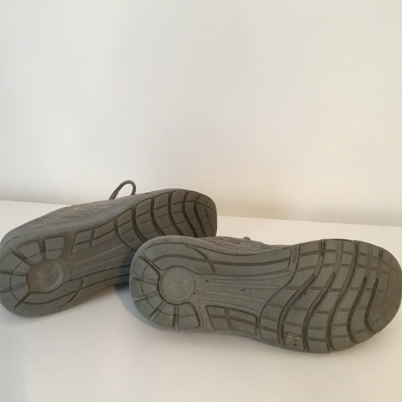 Under Armour Gray Athletic Shoes sneakers - Picture 7 of 8